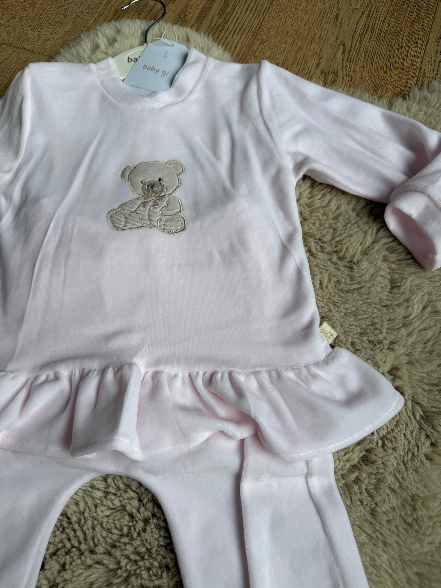 Roze velours pyjama / huispakje met beer - Baby Gi