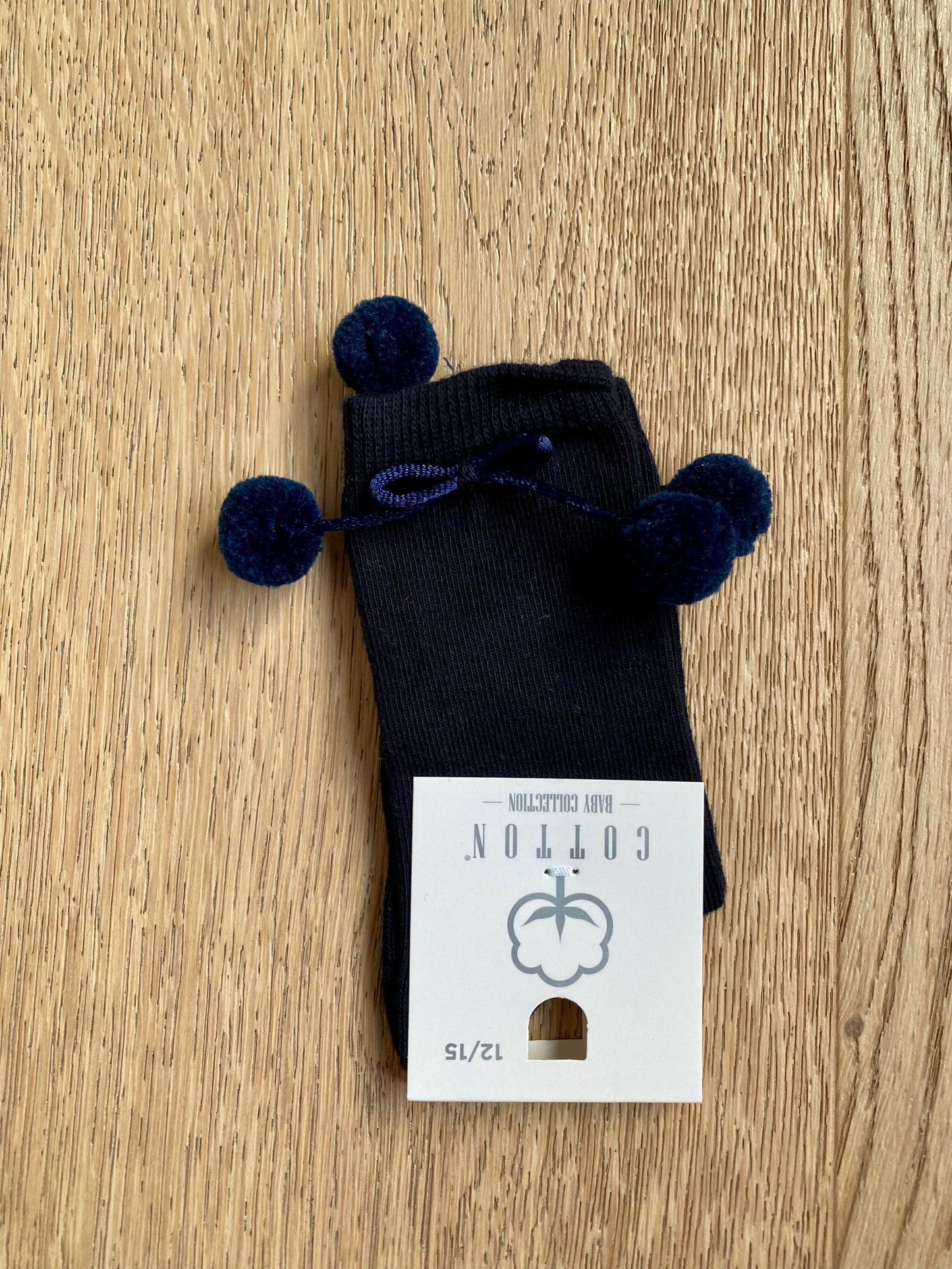 Marine blauwe kniekous met pomponnetjes