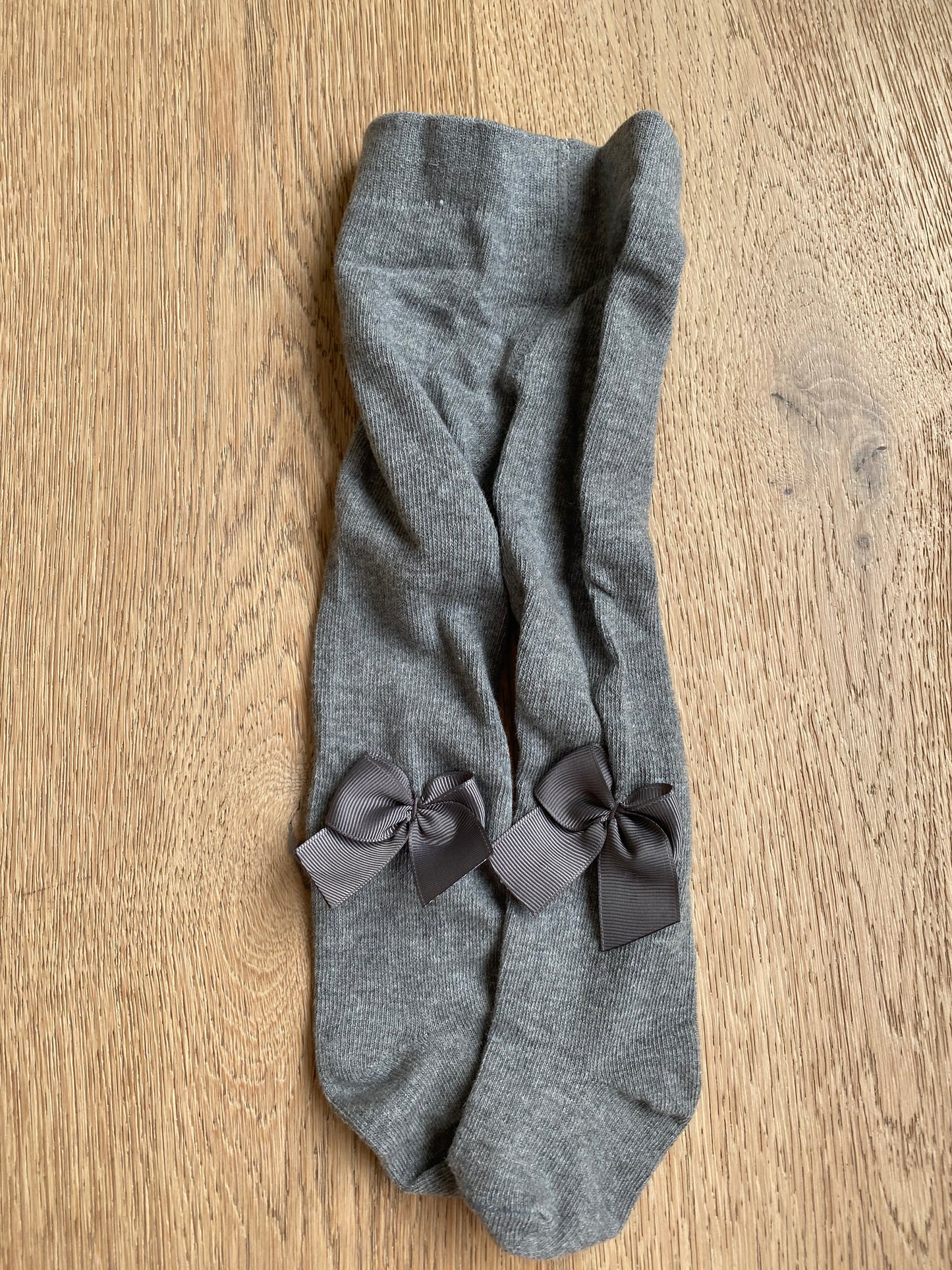 Grijze kousenbroek met strik