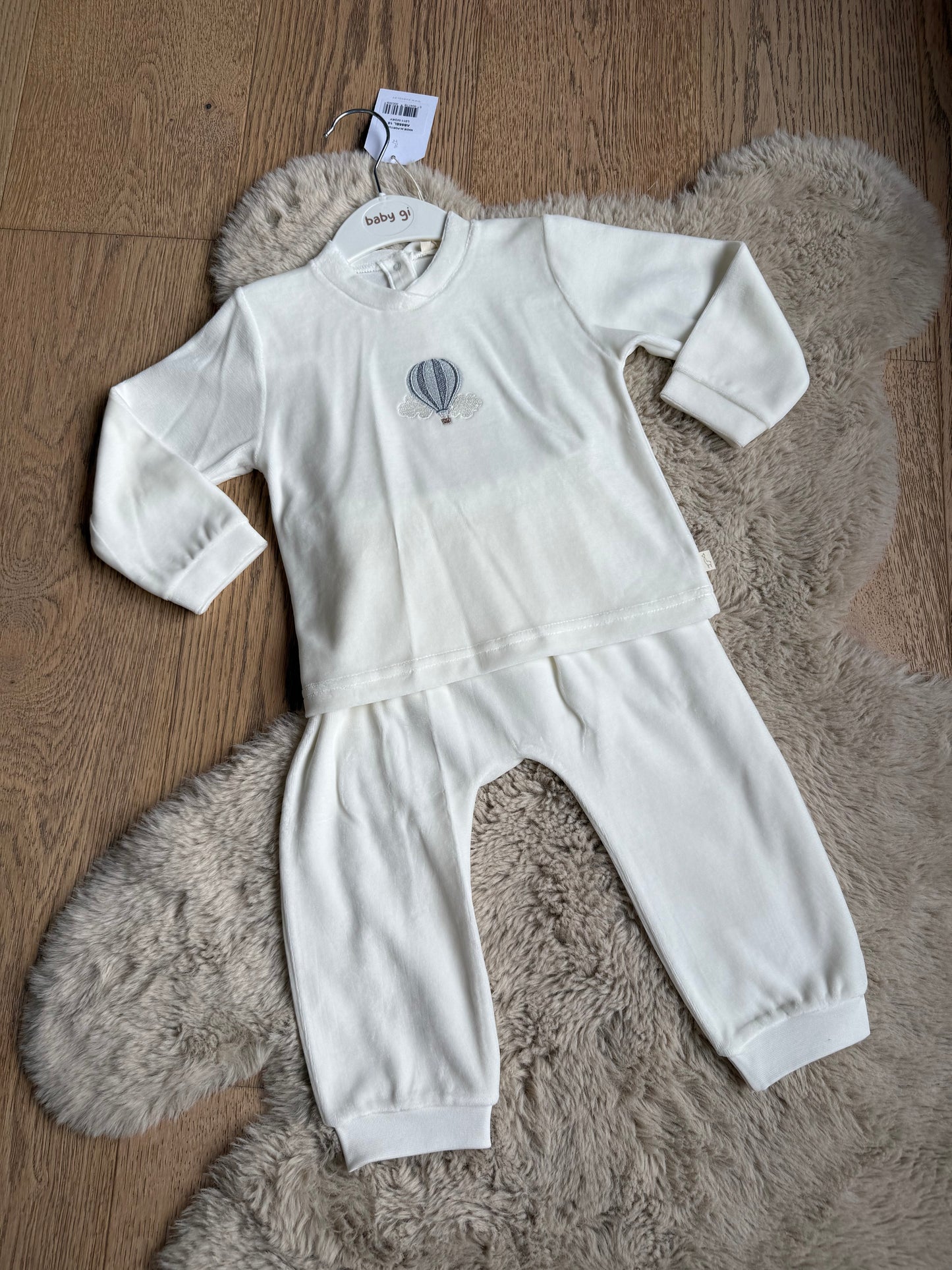 Beige velours pyjama / huispakje met luchtballon- Baby Gi