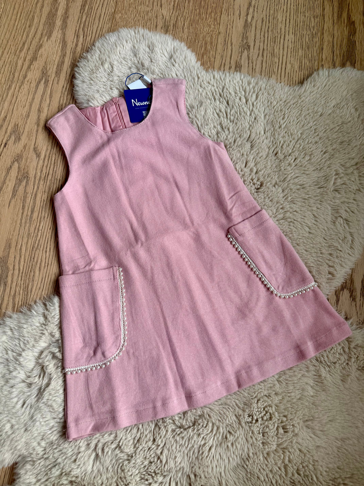 Roze jurk met zakjes en parelrand - Newness