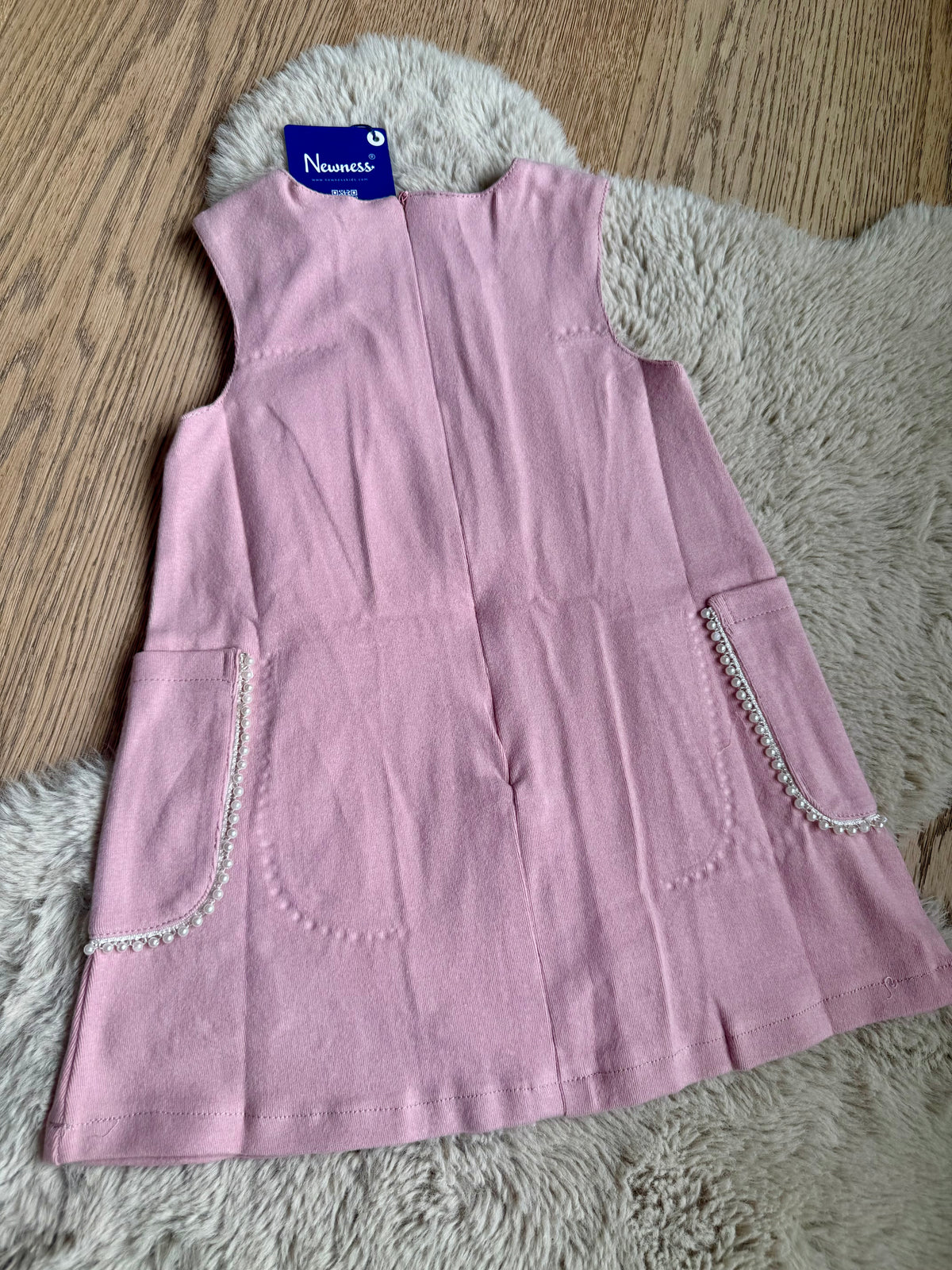 Roze jurk met zakjes en parelrand - Newness