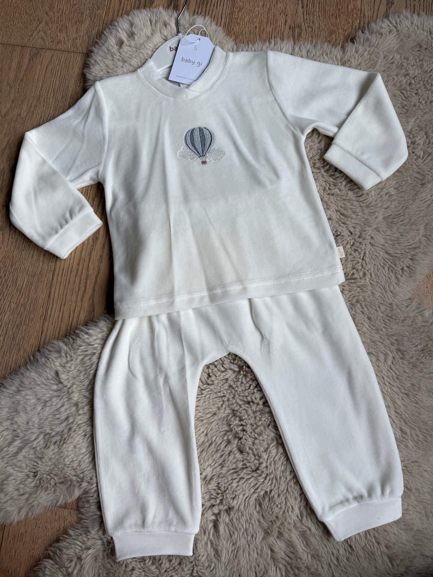 Beige velours pyjama / huispakje met luchtballon- Baby Gi