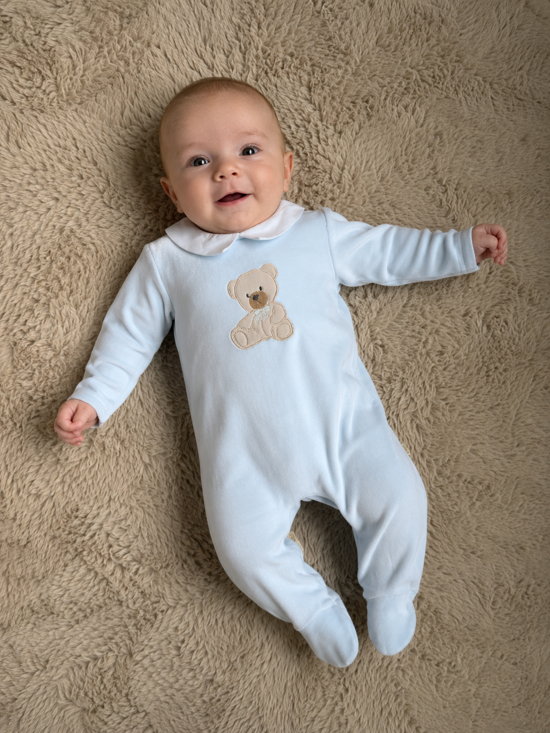 Blauw baby velours boxpakje met kraagje en beertje – Gi