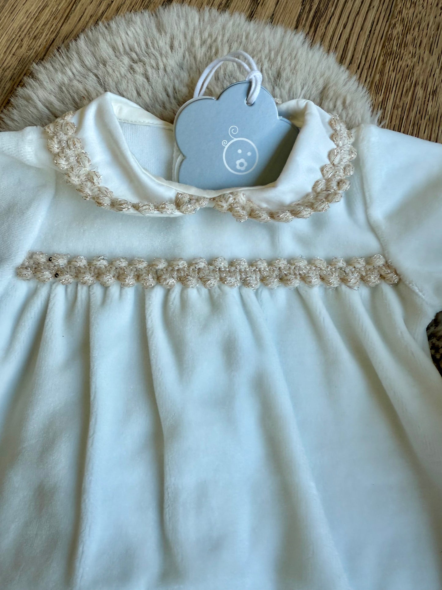 Ecru Boxpakje met bijpassende muts - Chic by Deolinda