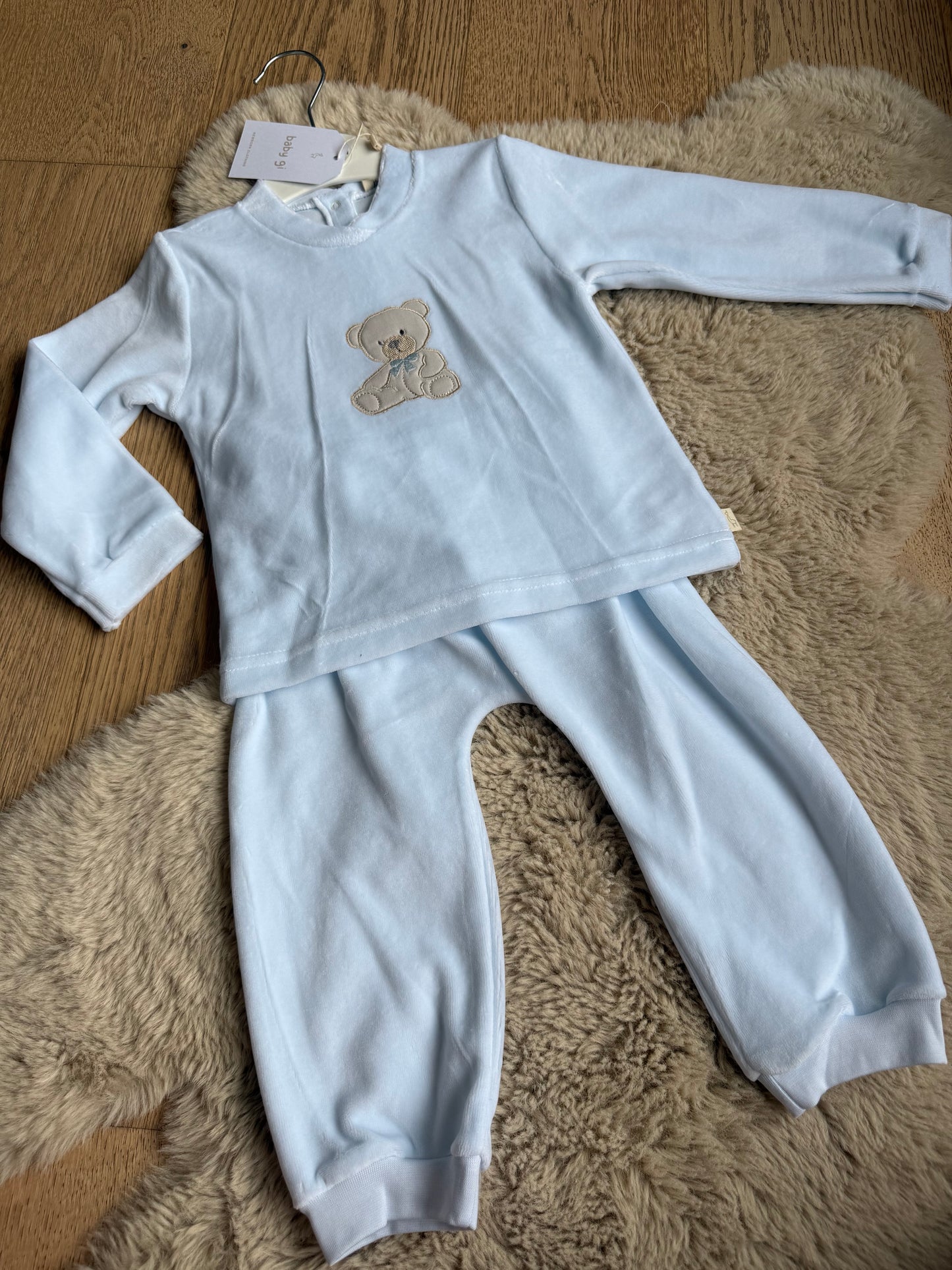 Blauw velours pyjama / huispakje met beer - Baby Gi