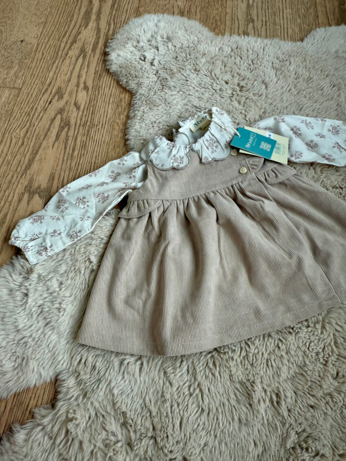 meisjes beige jurk met lange mouwen met bijhorende blouse - Newness