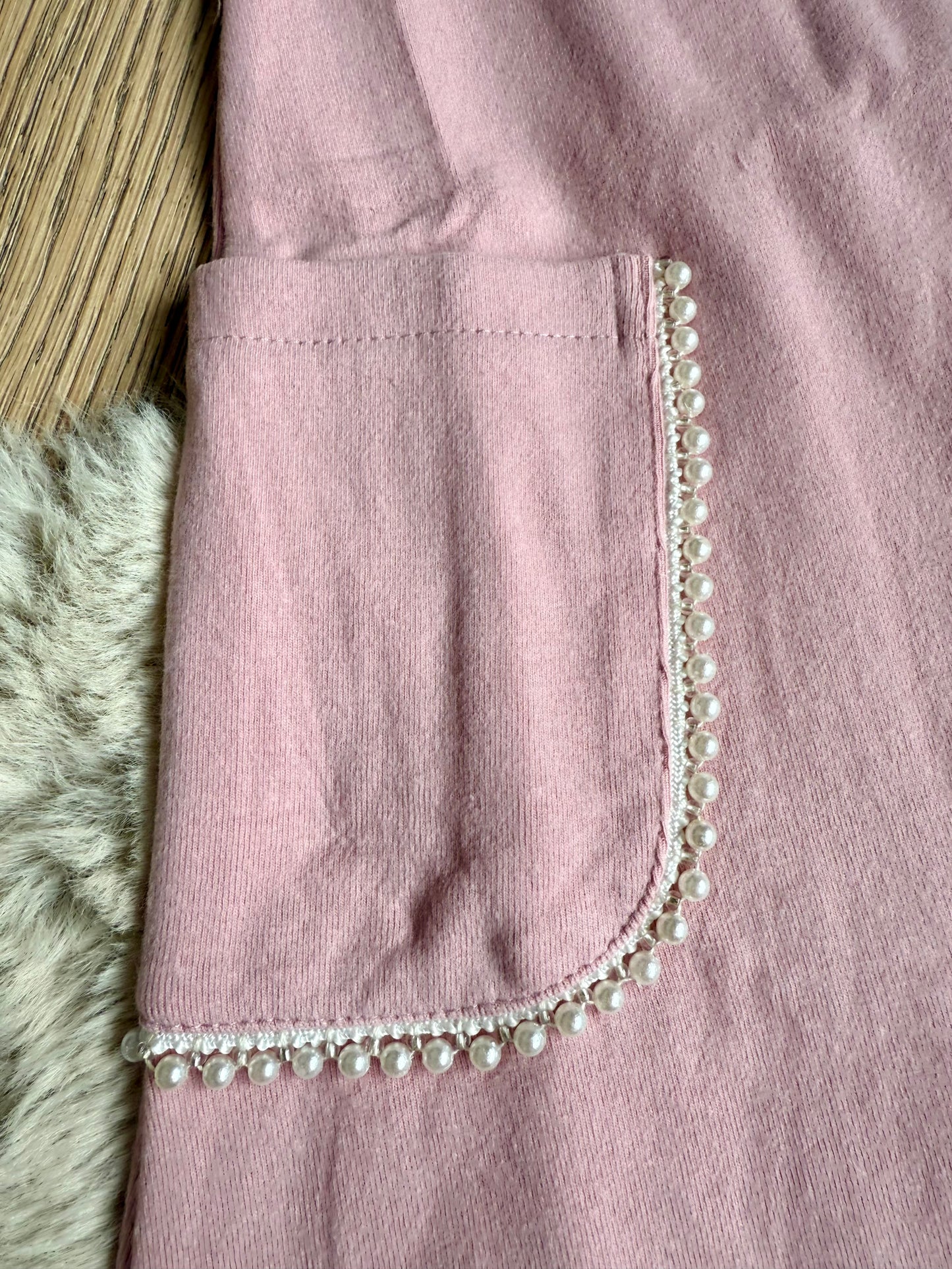 Roze jurk met zakjes en parelrand - Newness