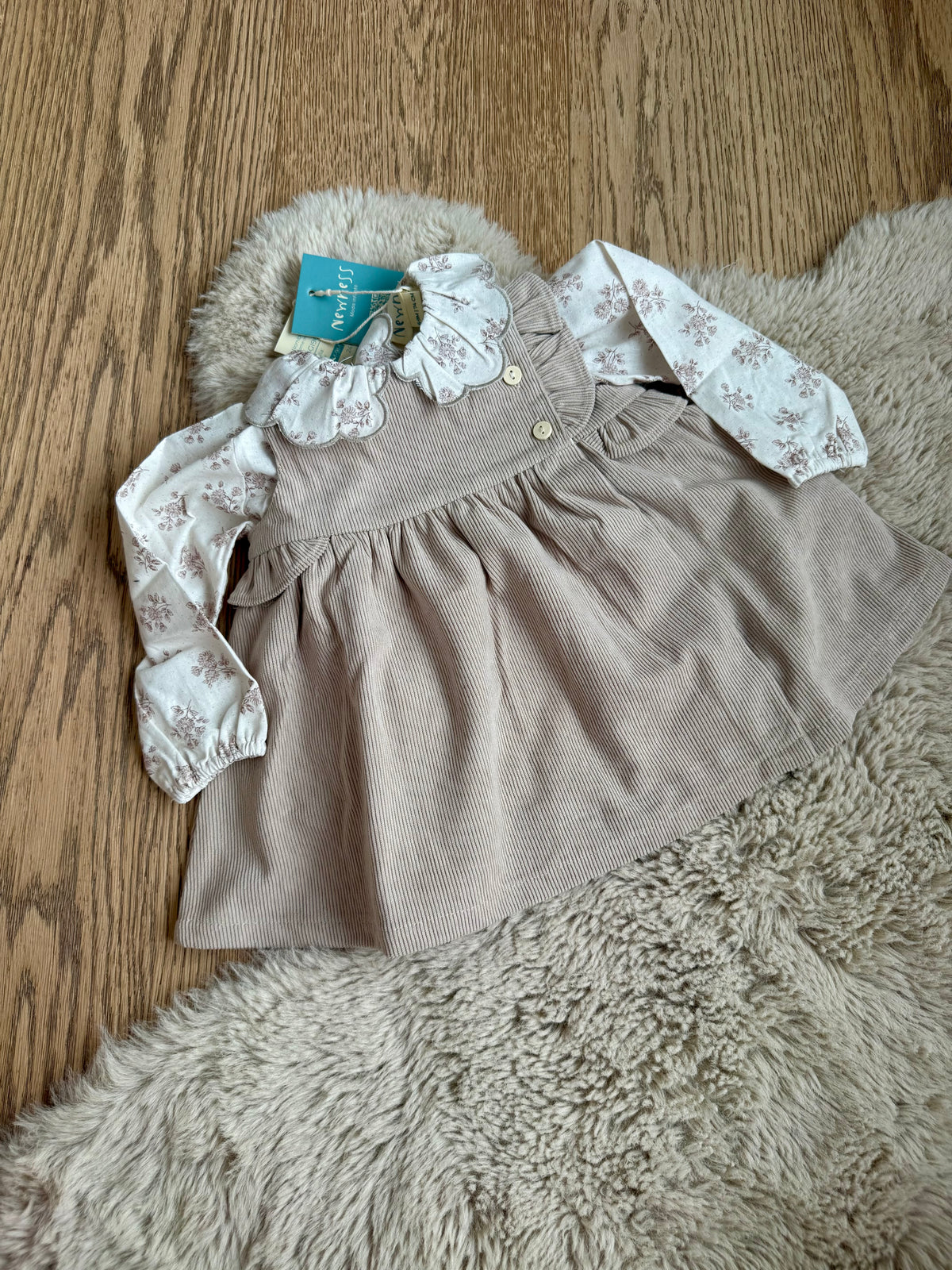 meisjes beige jurk met lange mouwen met bijhorende blouse - Newness