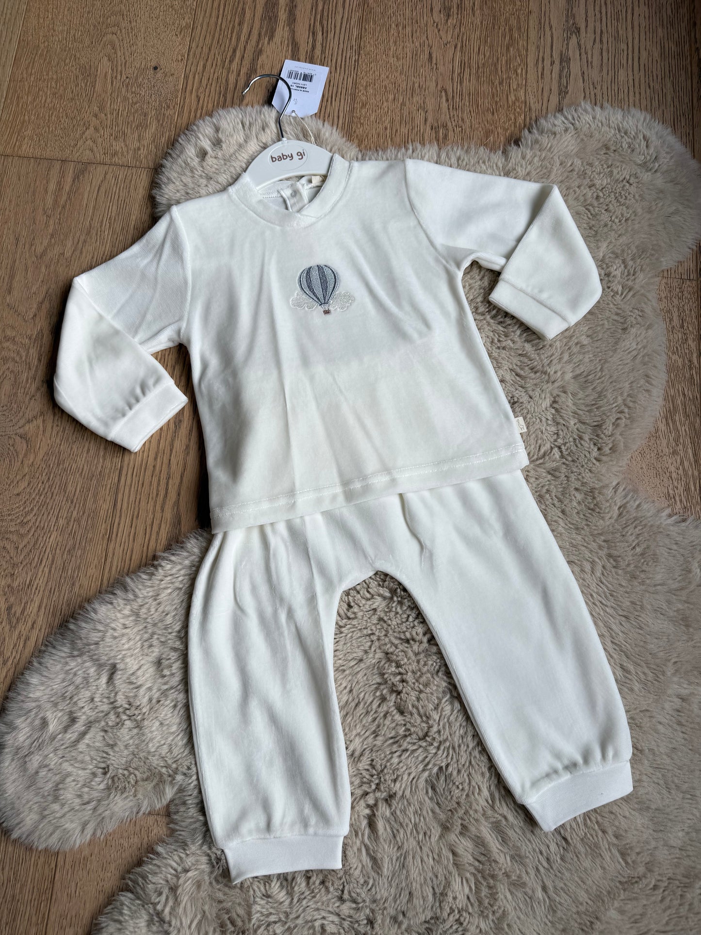 Beige velours pyjama / huispakje met luchtballon- Baby Gi
