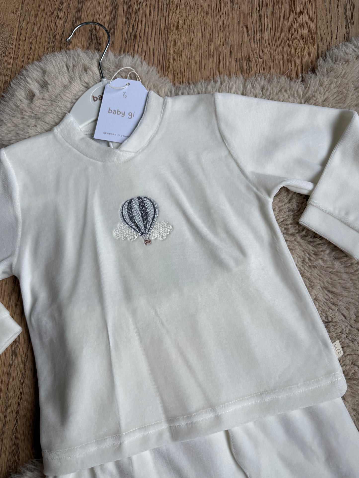Beige velours pyjama / huispakje met luchtballon- Baby Gi