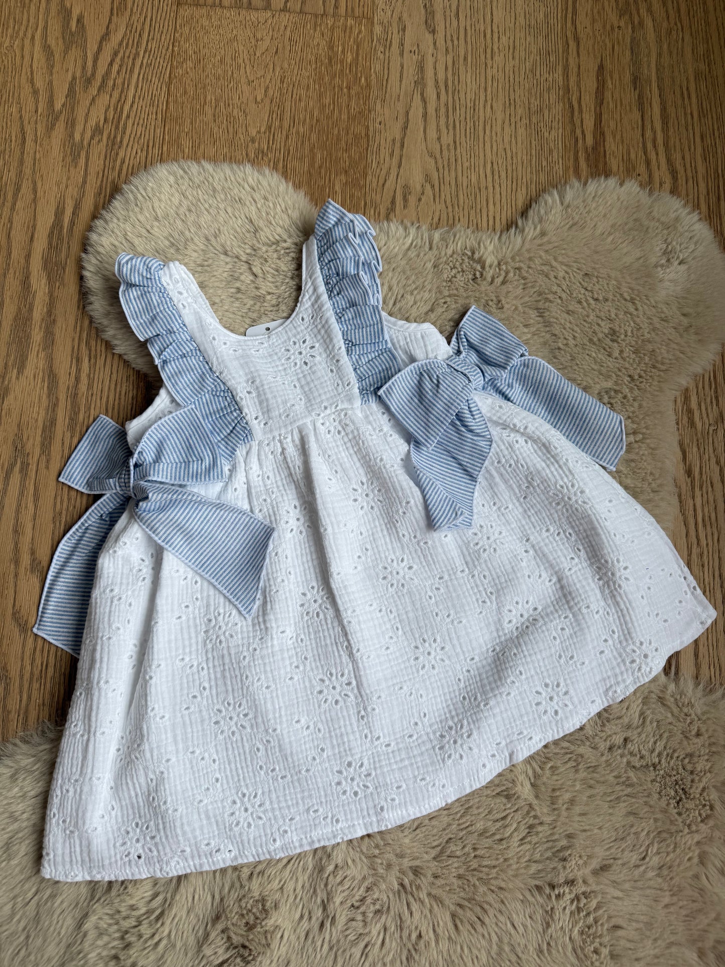 Amilou - Wit kleedje met blauwe strikjes Calamaro Baby