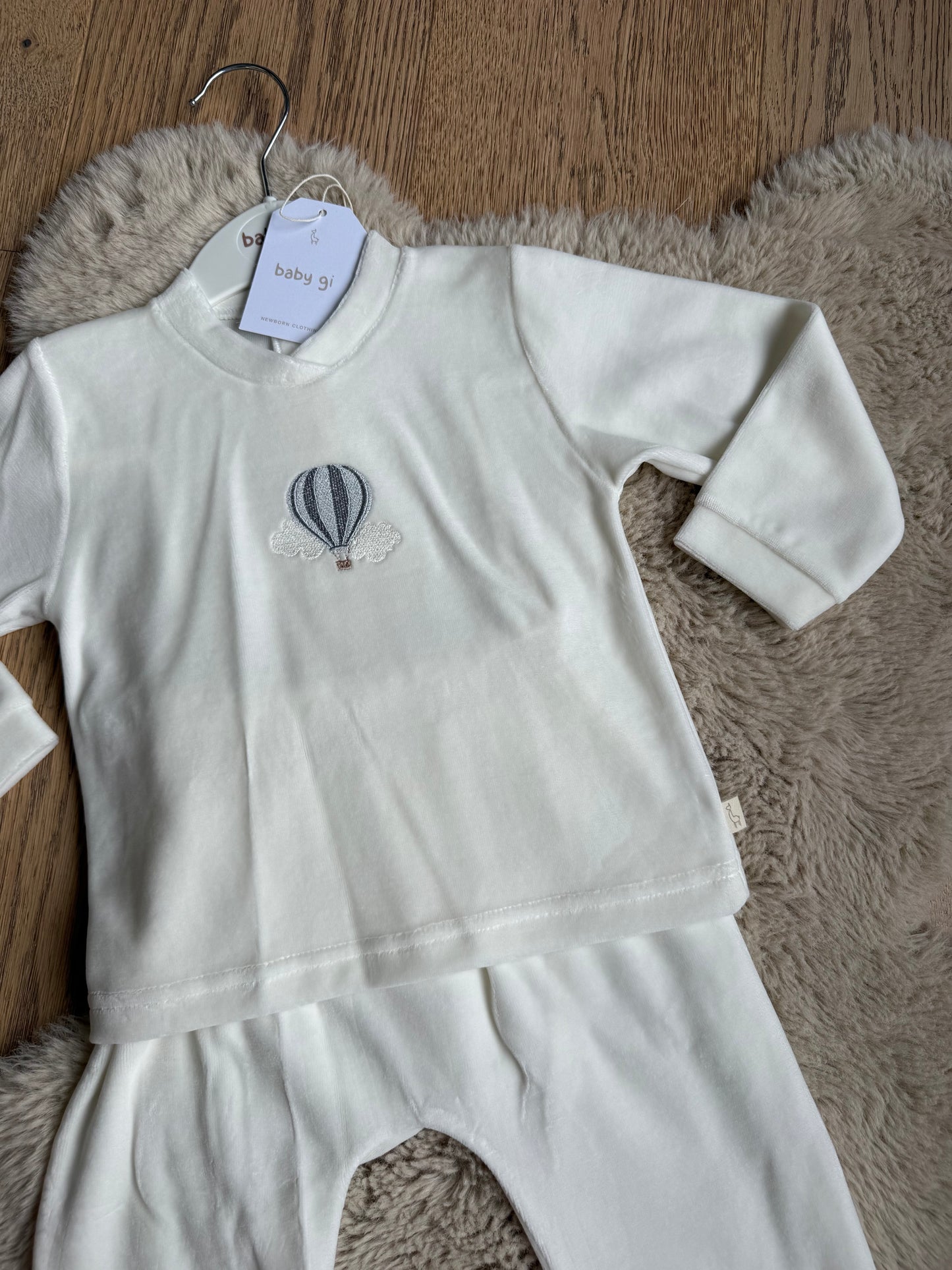 Beige velours pyjama / huispakje met luchtballon- Baby Gi
