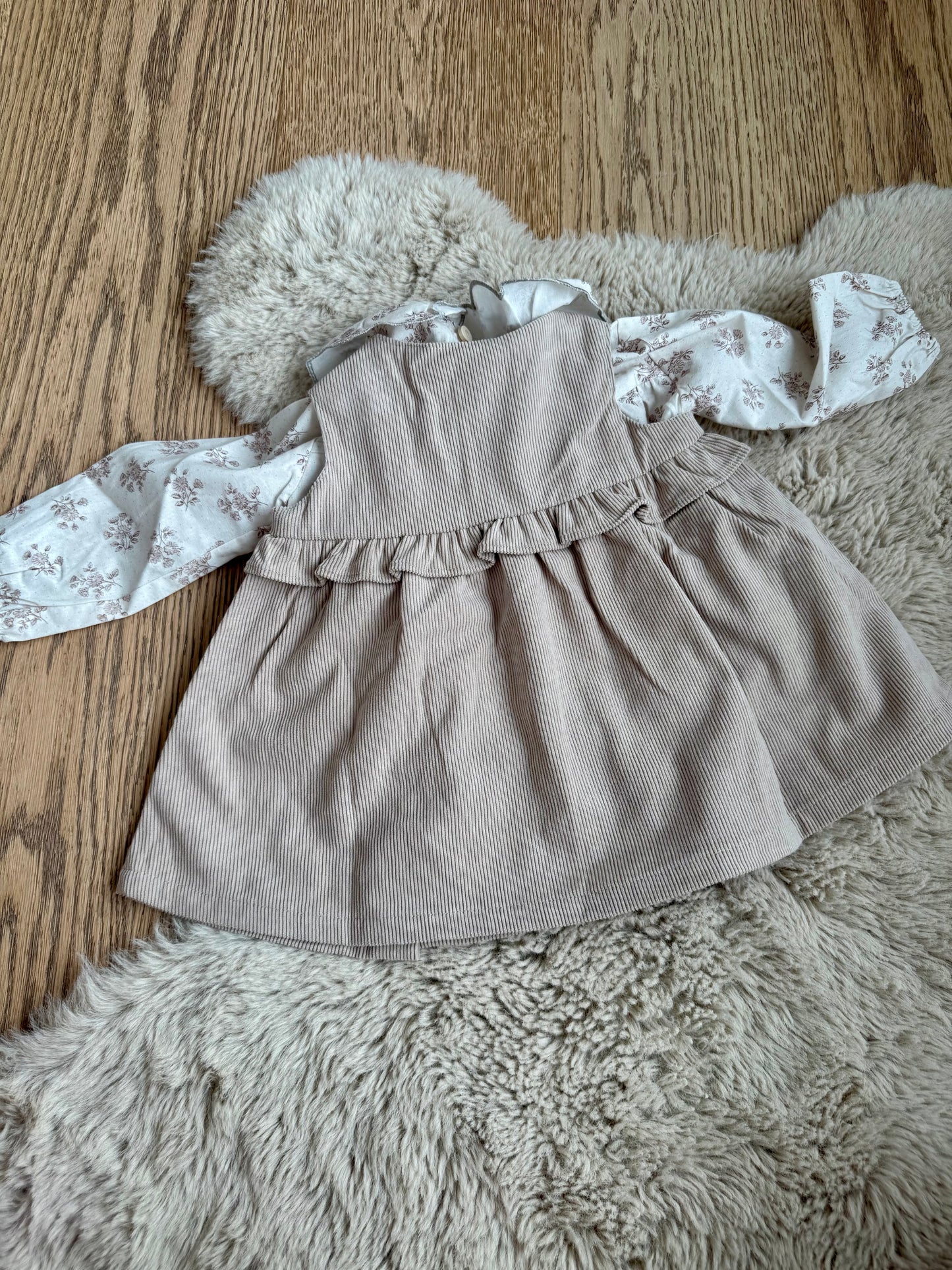meisjes beige jurk met lange mouwen met bijhorende blouse - Newness