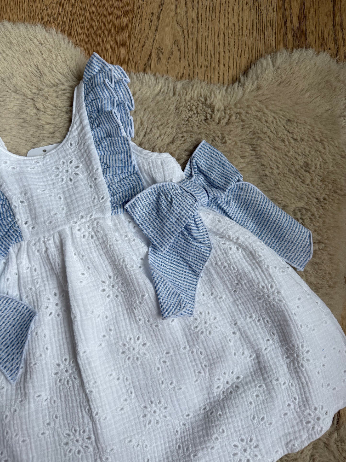 Amilou - Wit kleedje met blauwe strikjes Calamaro Baby