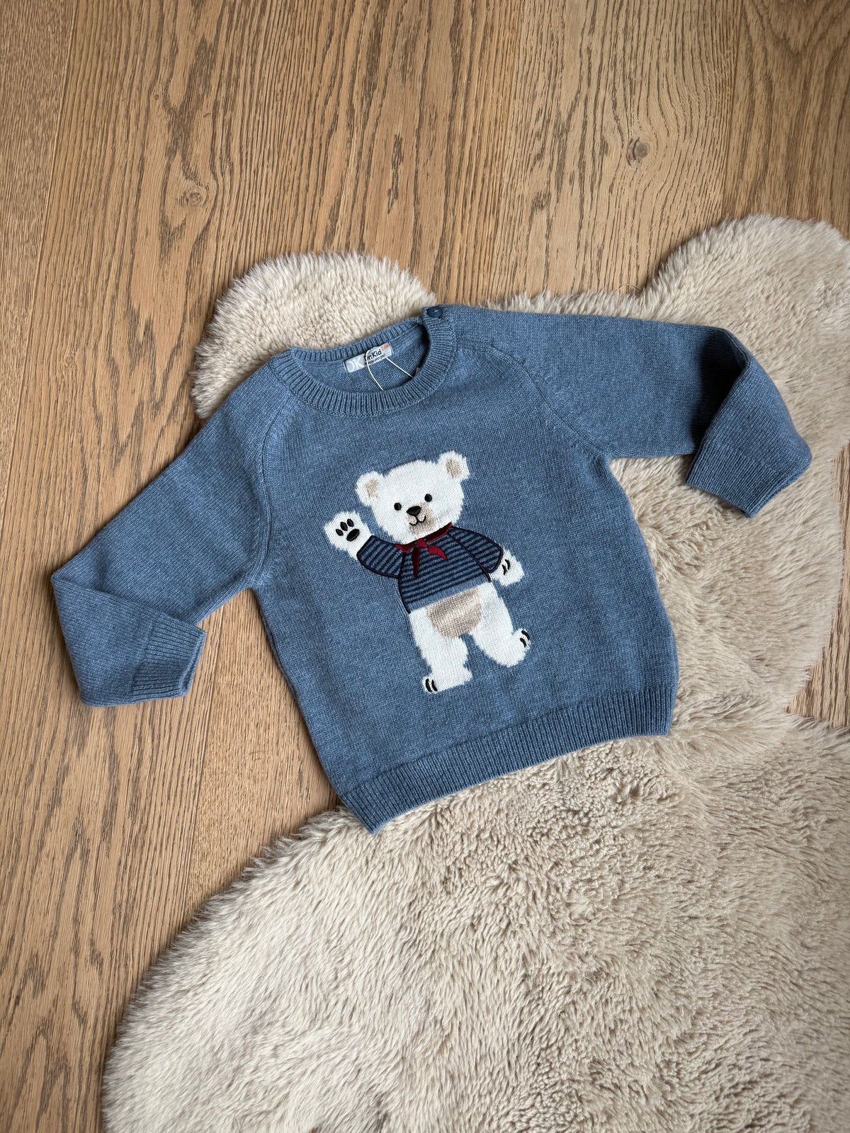 Lichtblauwe wollen pull met beer - dr. Kid