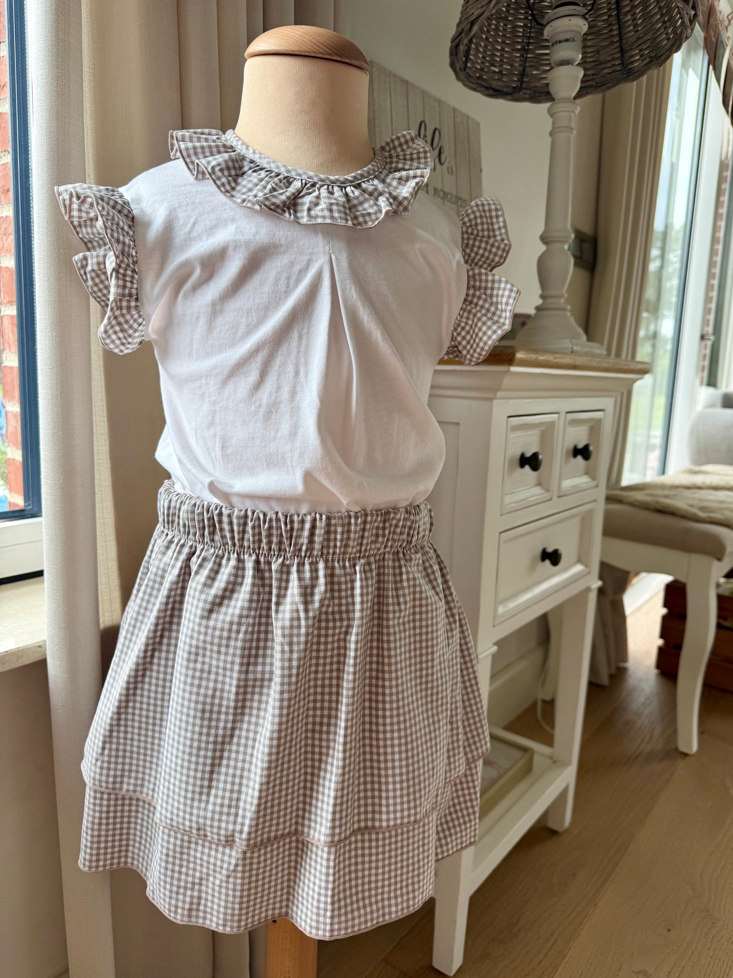 Florentine - Tweedelig beige setje t-shirt en rok