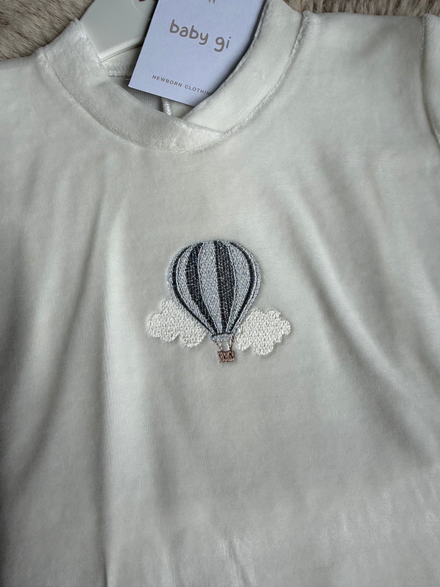 Beige velours pyjama / huispakje met luchtballon- Baby Gi