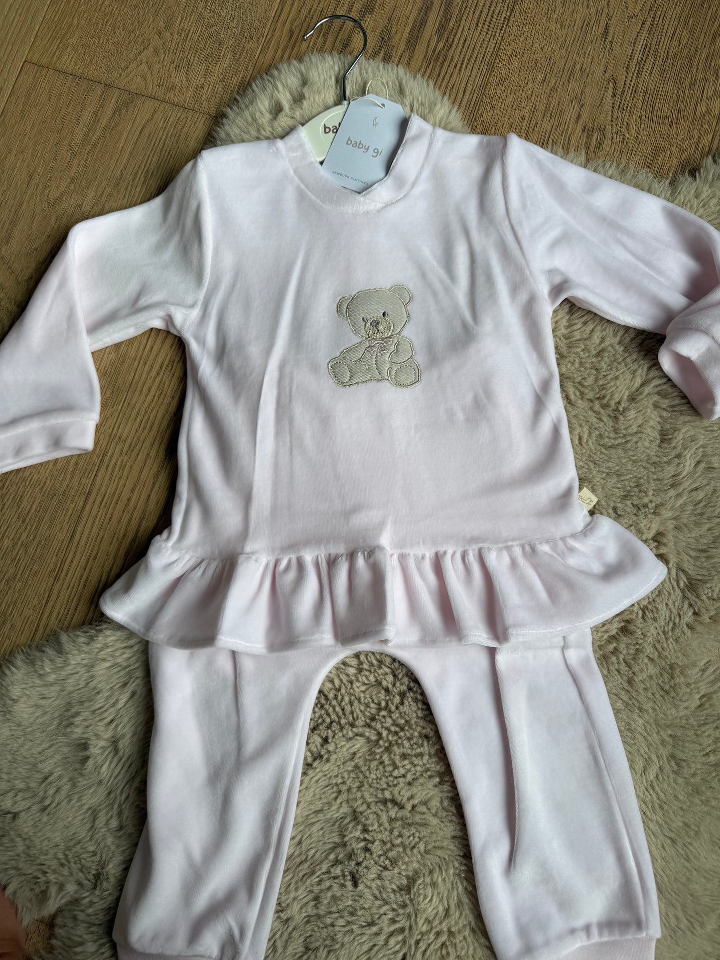 Roze velours pyjama / huispakje met beer - Baby Gi