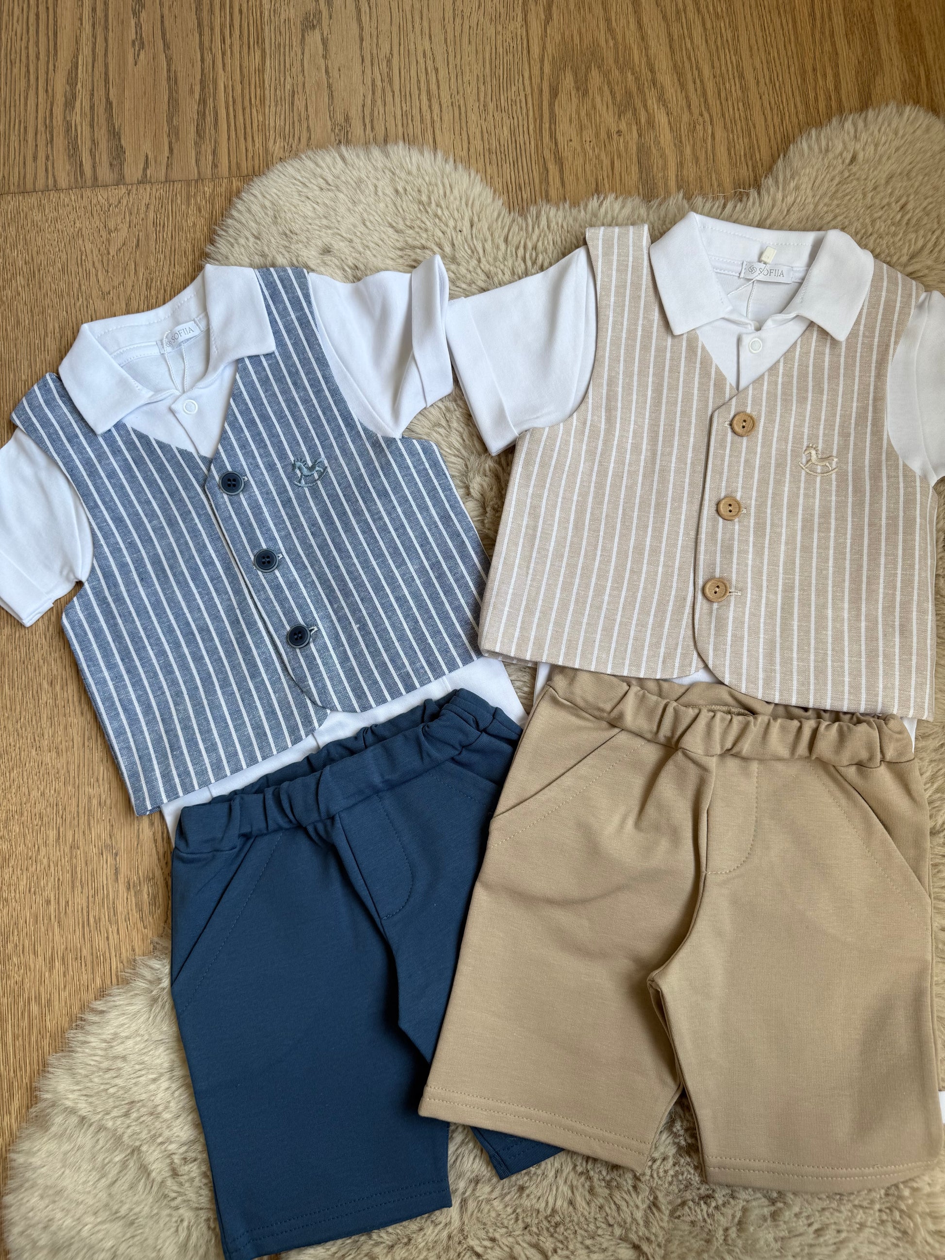 Marineblauw babykostuum voor trouw communie of feest