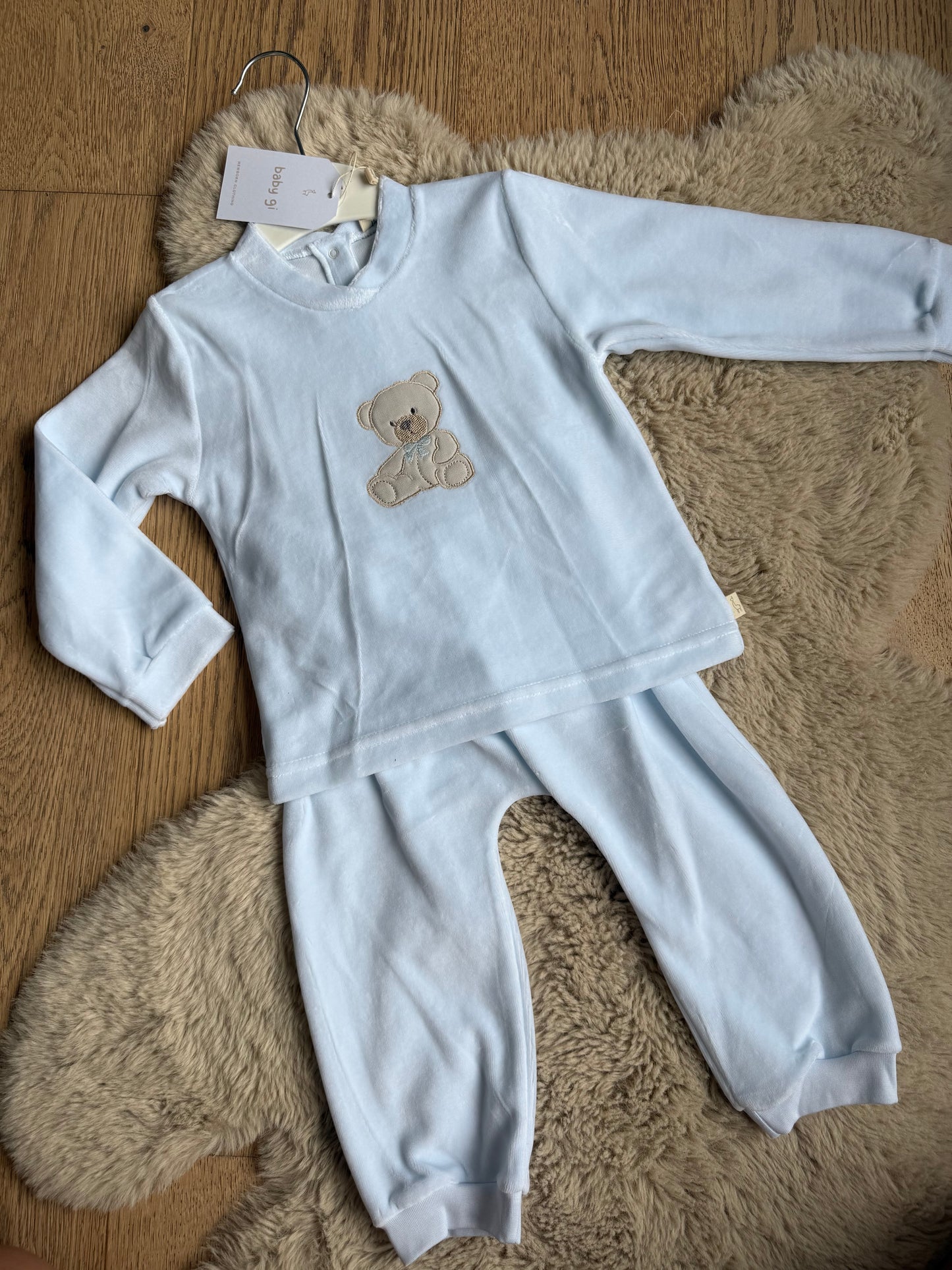 Blauw velours pyjama / huispakje met beer - Baby Gi