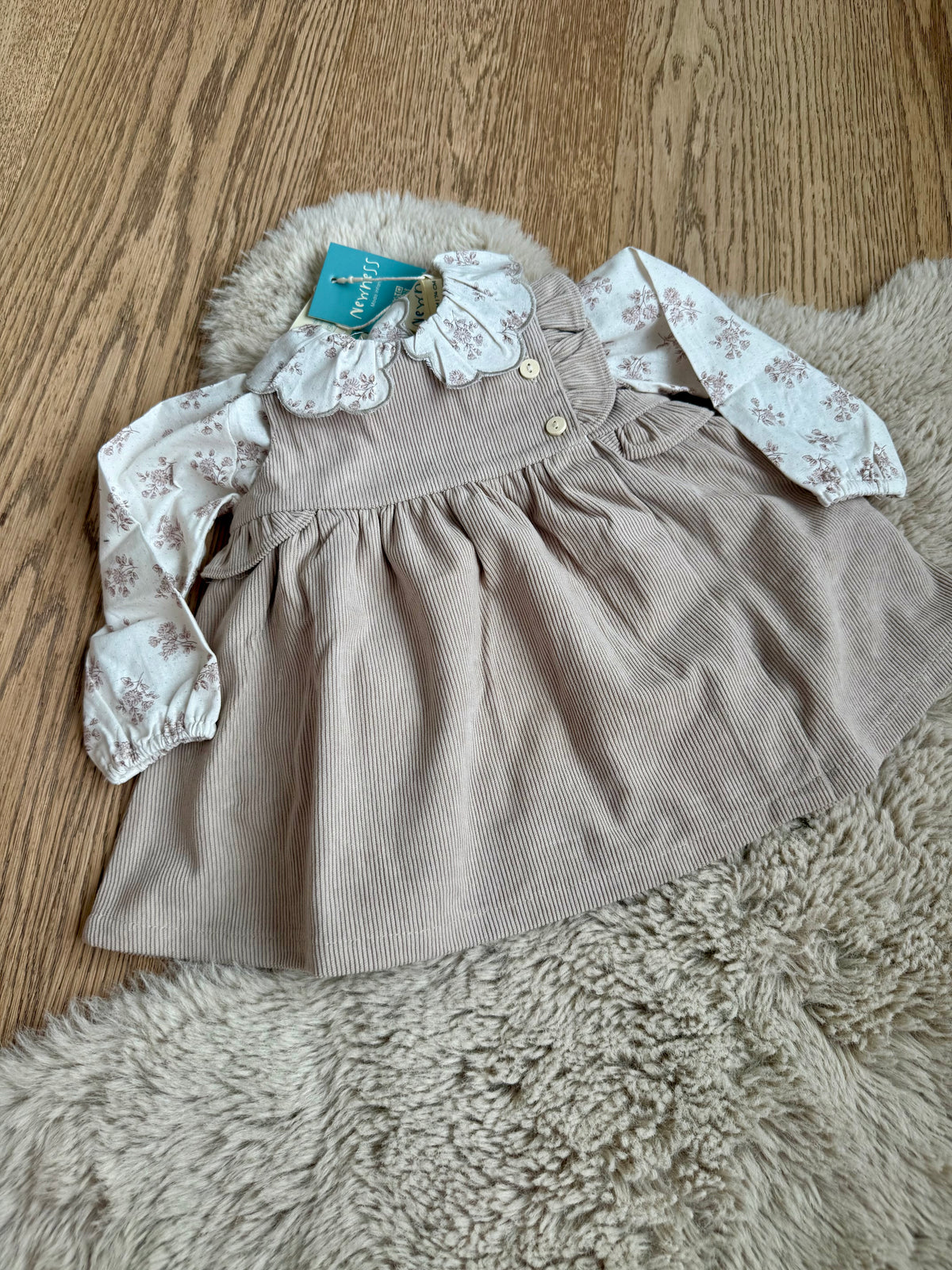 meisjes beige jurk met lange mouwen met bijhorende blouse - Newness