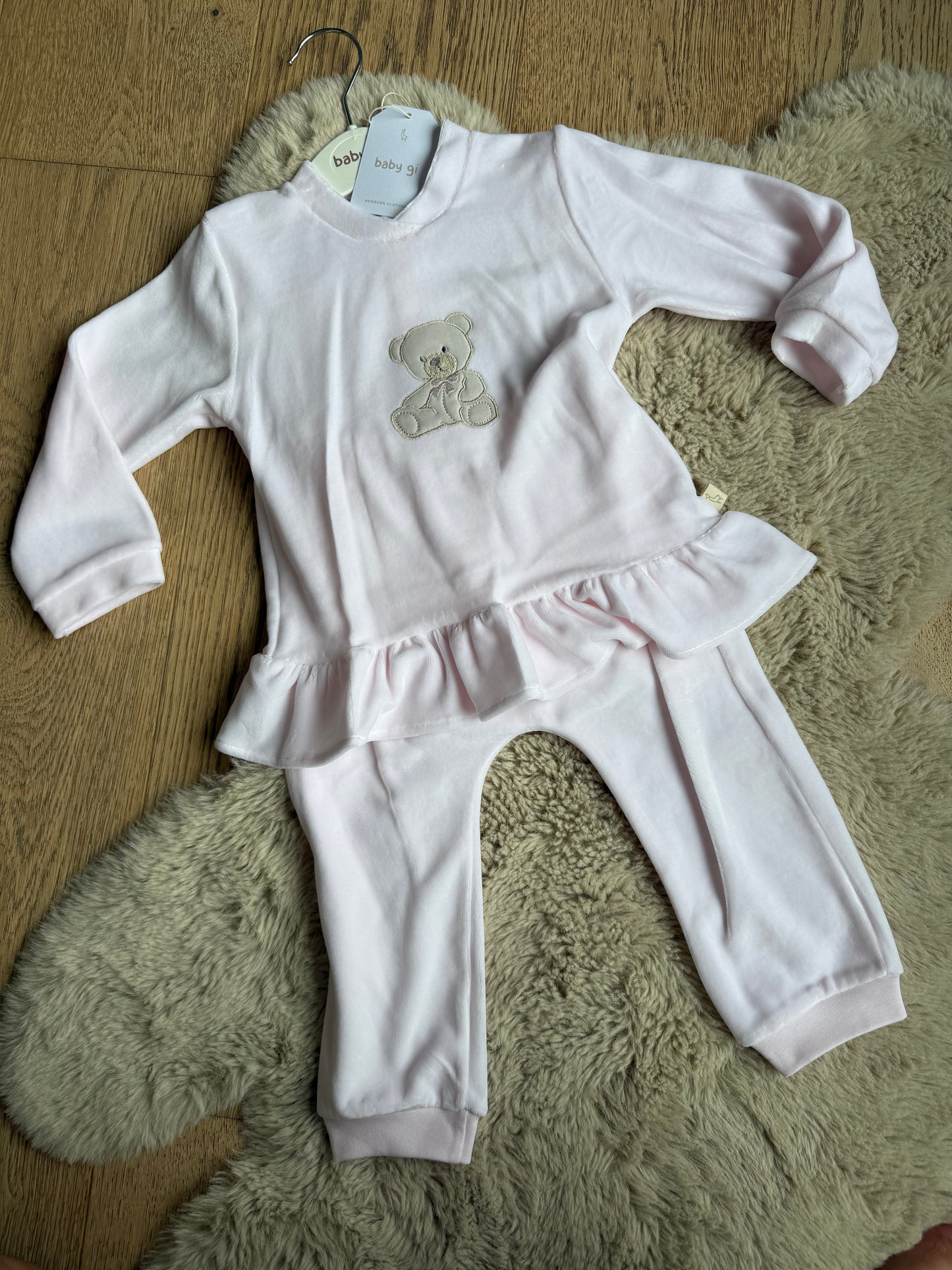Roze velours pyjama / huispakje met beer - Baby Gi
