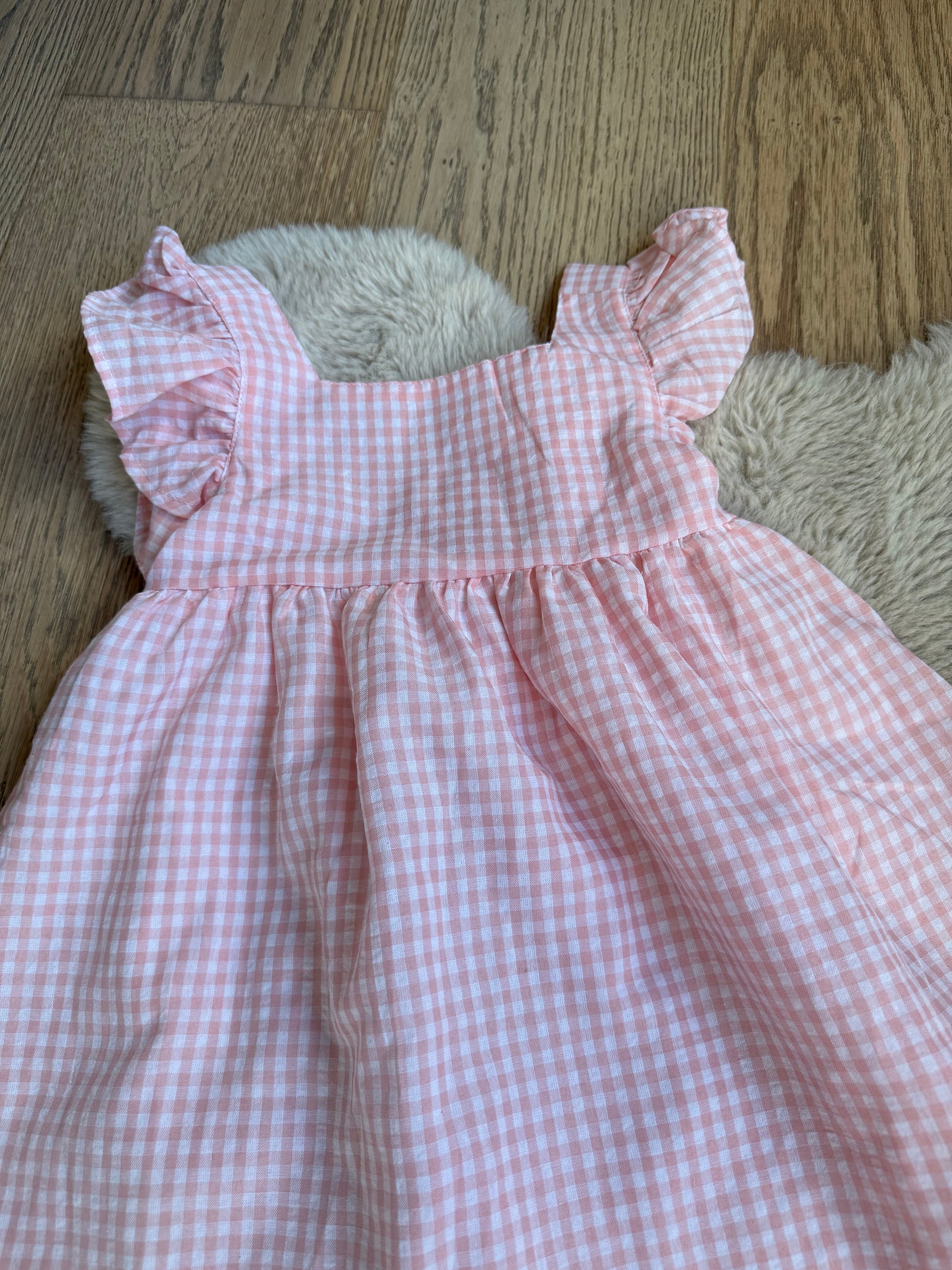 Newness Kids roze jurk met strik en plooien, comfortabel en geschikt voor feestjes