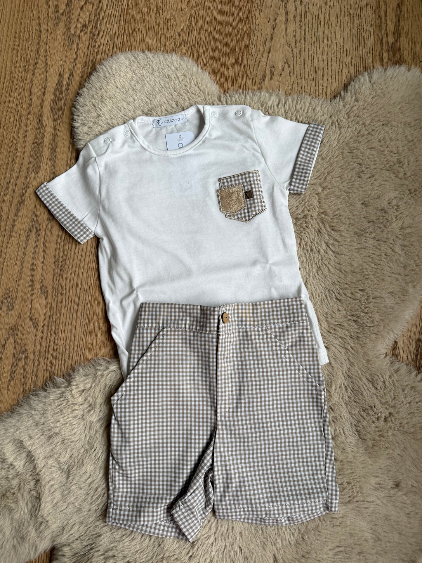 Amaury - tweedelig setje t-shirt en beige geruite broek Calamaro Baby