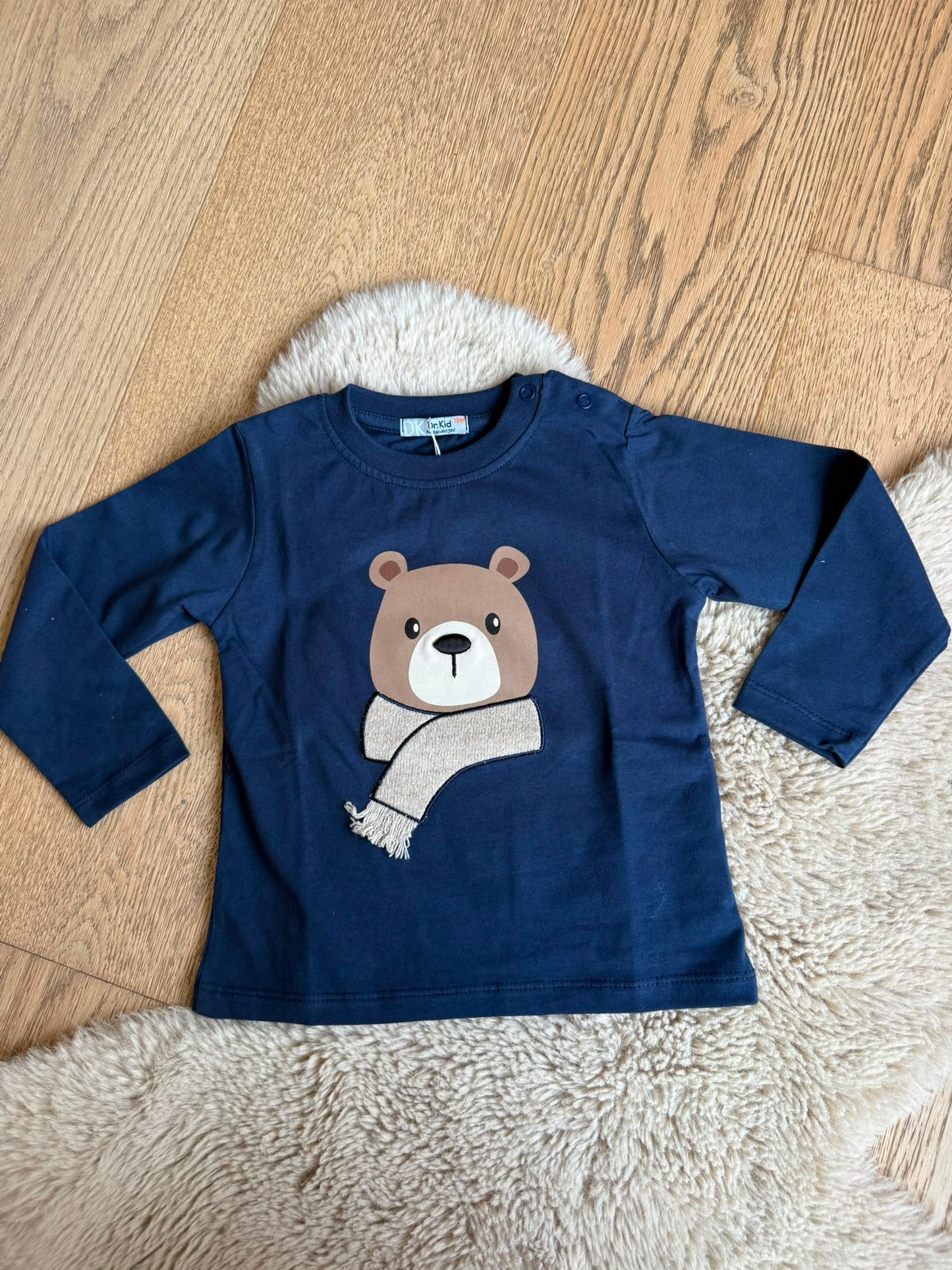 longsleeve met beer en sjaal van Dr. Kid