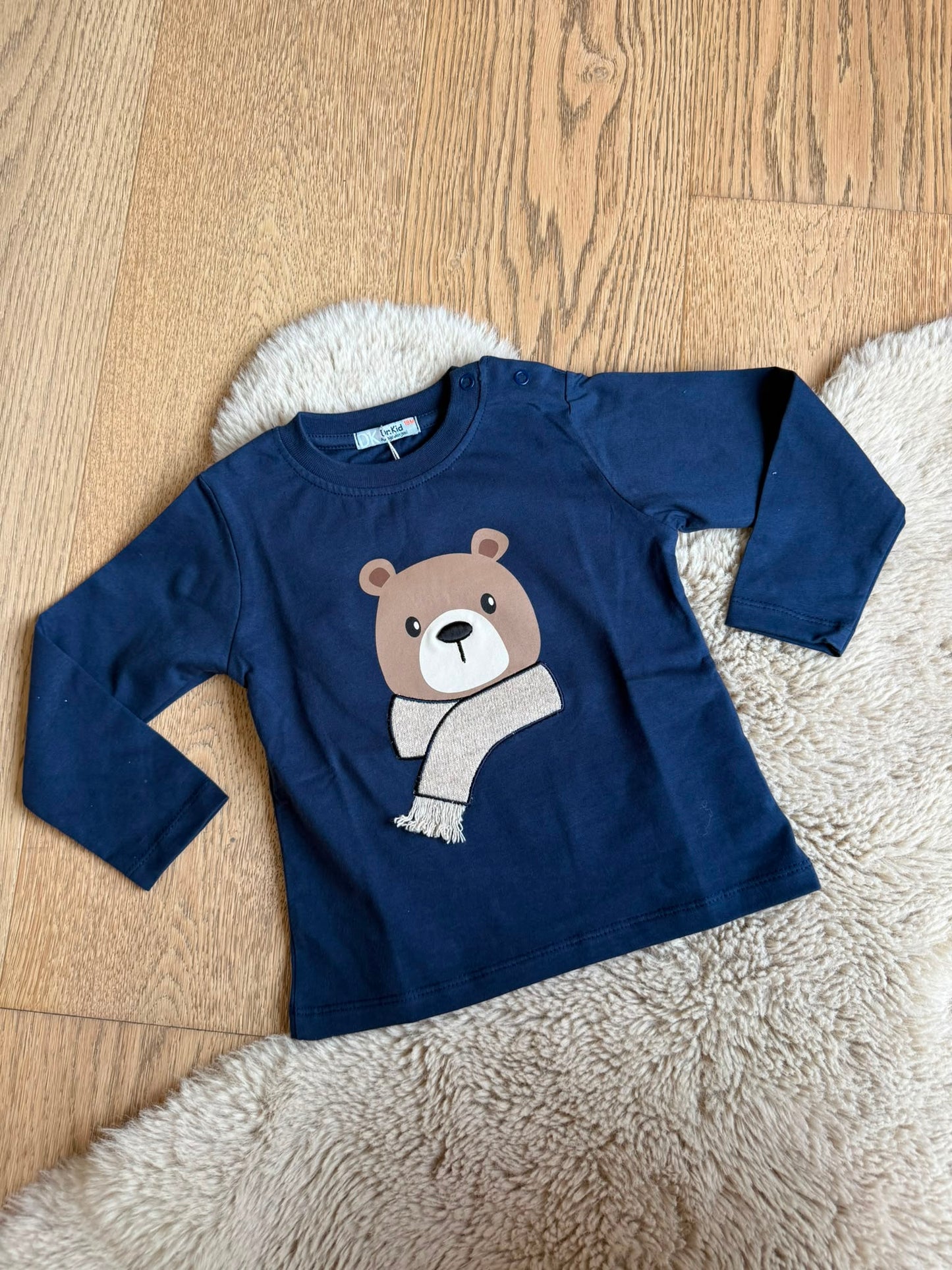 longsleeve met beer en sjaal van Dr. Kid